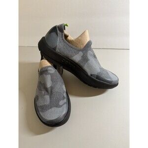 OOFOS OOMG EEZEE Low Shoes Women's Size 8 Black Gray Camo Slip On Comfort Shoe